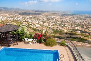 Peyia Villa with sea view, private pool, and garden - 1