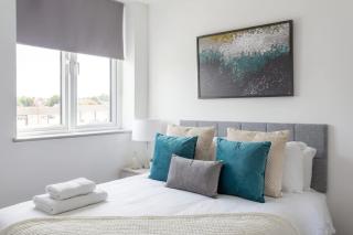 Bright & Modern 1 Bedroom Apartment in Leeds - 9