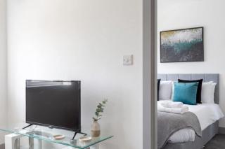 Bright & Modern 1 Bedroom Apartment in Leeds - 8
