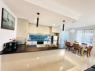 Modern 3 BR, 2 Bath, Free parking, WIFI, Step-free - 9