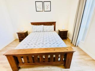 Modern 3 BR, 2 Bath, Free parking, WIFI, Step-free - 7