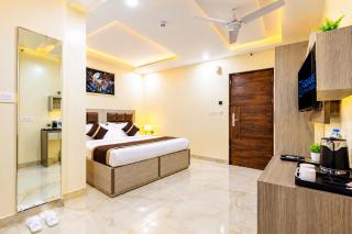 Revking--Hotel Ashirwad and Banquets # 5 Mins from Railway Station 3-star Hotel l Railway Road Bazaria - Near Santosh Hospital, Ghaziabad - 4