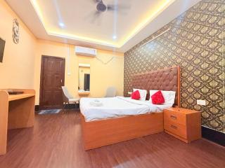 Hotel Lavish Grand - 6