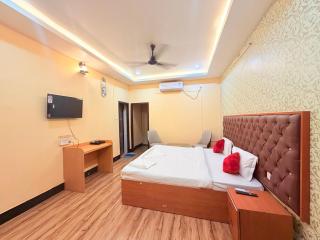 Hotel Lavish Grand - 4
