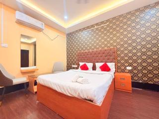 Hotel Lavish Grand - 3