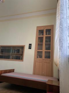 Сдаётся второй этаж частного дома с отдельным входом,рядом с Каскадом - 8