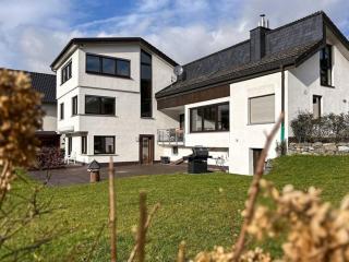 Charming 6 Bedrooms House with Mountain Views - 0