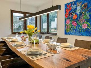 Charming 6 Bedrooms House with Mountain Views - 3
