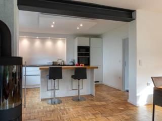 Charming 6 Bedrooms House with Mountain Views - 4