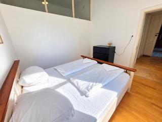 Cozy 2BR Apartment Steps from Wiener Stadthalle - 5
