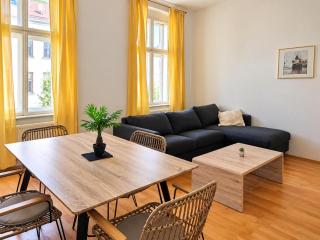 Cozy 2BR Apartment Steps from Wiener Stadthalle - 9