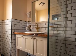 Mwalosun Luxury Vintage Apartment - 0