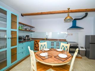 Mwalosun Luxury Vintage Apartment - 3