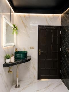 Premium VIP Apartment with Private Lawn & City View - 5