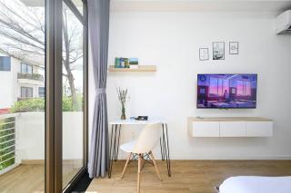 Stylish & Bright Studio with Balcony R4.2 - 8