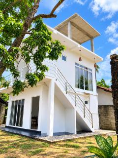 Blue Wave Holiday Villa - 0