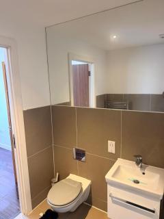Stunning Apartments Sutton Station - 3