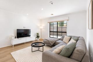 Tullamarine Landing by Ready Set Stay - 0