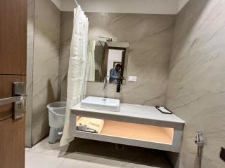 The Grand Royale - 0