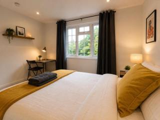 6 Bed 6 Bath, Private Floor Sleeps 13 Free Parking, Contractors & Groups - 8