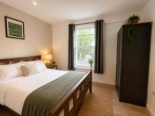6 Bed 6 Bath, Private Floor Sleeps 13 Free Parking, Contractors & Groups - 7
