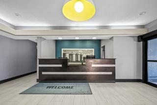 Hampton Inn Bloomington West - 8
