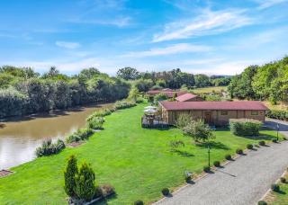 Gadlas Park Holiday Cabins - 4