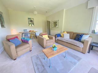Spacious Balcony Apartment with Sea View - 9
