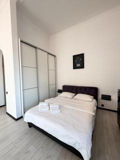 СВІТЛО ЦІЛОДОБОВО ApartPoltava Світлі апартаменти з високою стелею Стильний ДИЗАЙН 2023 - 8