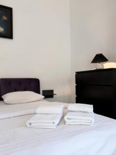 СВІТЛО ЦІЛОДОБОВО ApartPoltava Світлі апартаменти з високою стелею Стильний ДИЗАЙН 2023 - 7