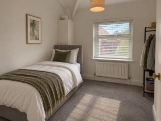 3 Bed Home in Seaham with FREE Parking For Cars & Vans - 3