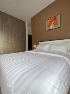 Lakefront 2BR Residence with Pool in Entebbe - 8