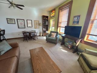 Froggy Bottoms River Suites - 7