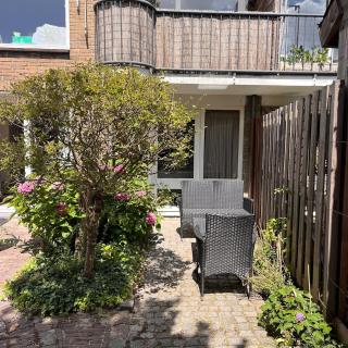 Cosy Garden Room Riverhouse - 2