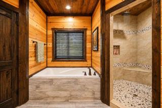 Modern Cabin with Deck & Hot Tub - 8