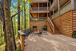 Modern Cabin with Deck & Hot Tub - 2