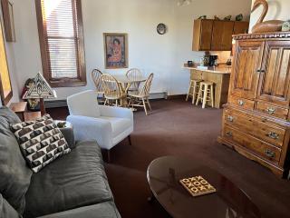 Froggy Bottoms River Suites - 3