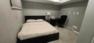 2 Bedroom Basement Suite with Private Entry and free Parking near Costco Regent - 5