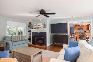Beautiful Spacious Family Retreat w Pool - 4