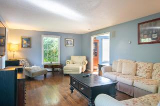 Beautiful Spacious Family Retreat w Pool - 1