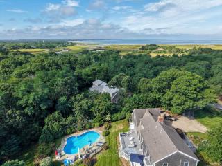 Beautiful Spacious Family Retreat w Pool - 9