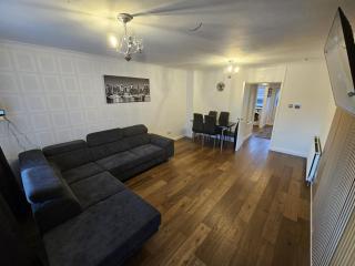 Glasgow bellahouston house! - 1