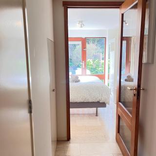 Cosy Garden Room Riverhouse - 3