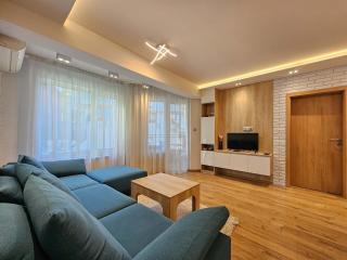 Spacious Living - Dedicated Workspace Near Metro by Flat Manаger - 4