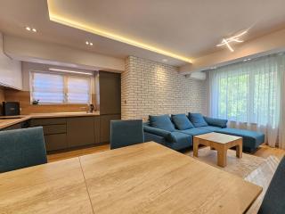 Spacious Living - Dedicated Workspace Near Metro by Flat Manаger - 2