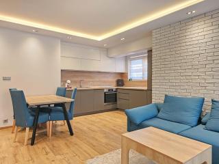 Spacious Living - Dedicated Workspace Near Metro by Flat Manаger - 3