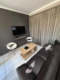 Adventure Apartment - Addo Elephant Park South Entrance only 5km - 3