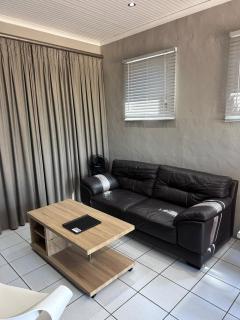 Adventure Apartment - Addo Elephant Park South Entrance only 5km - 2