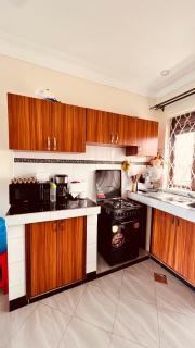 secure neighborhood, family friendly, 5min drive to all amenities - 6
