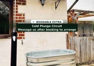 Hillcroft Holiday - Dragonfly Lodge, Woody Hut & Alpaca My Tipi Glamping - 4